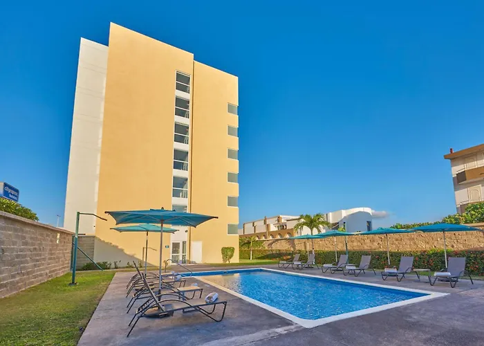 Family Hotel: City Express By Marriott Manzanillo