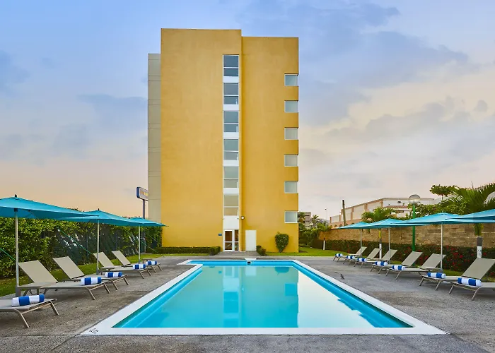 Family Hotel: City Express By Marriott Manzanillo